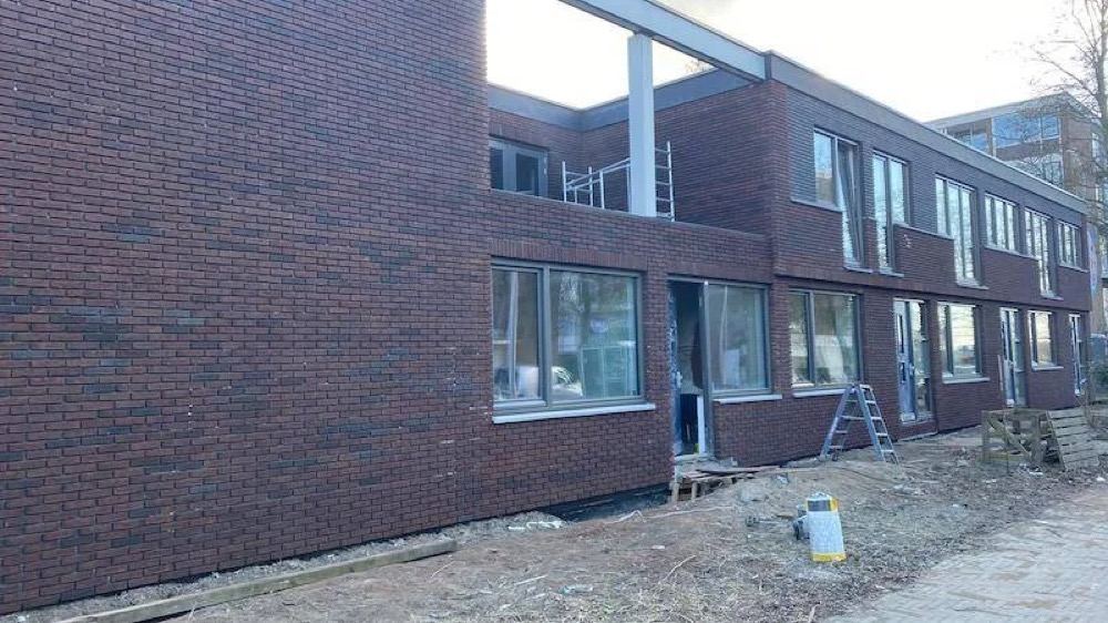 Nieuwbouwwoningen in Utrecht met een gevel van rood-bruine steenstrips